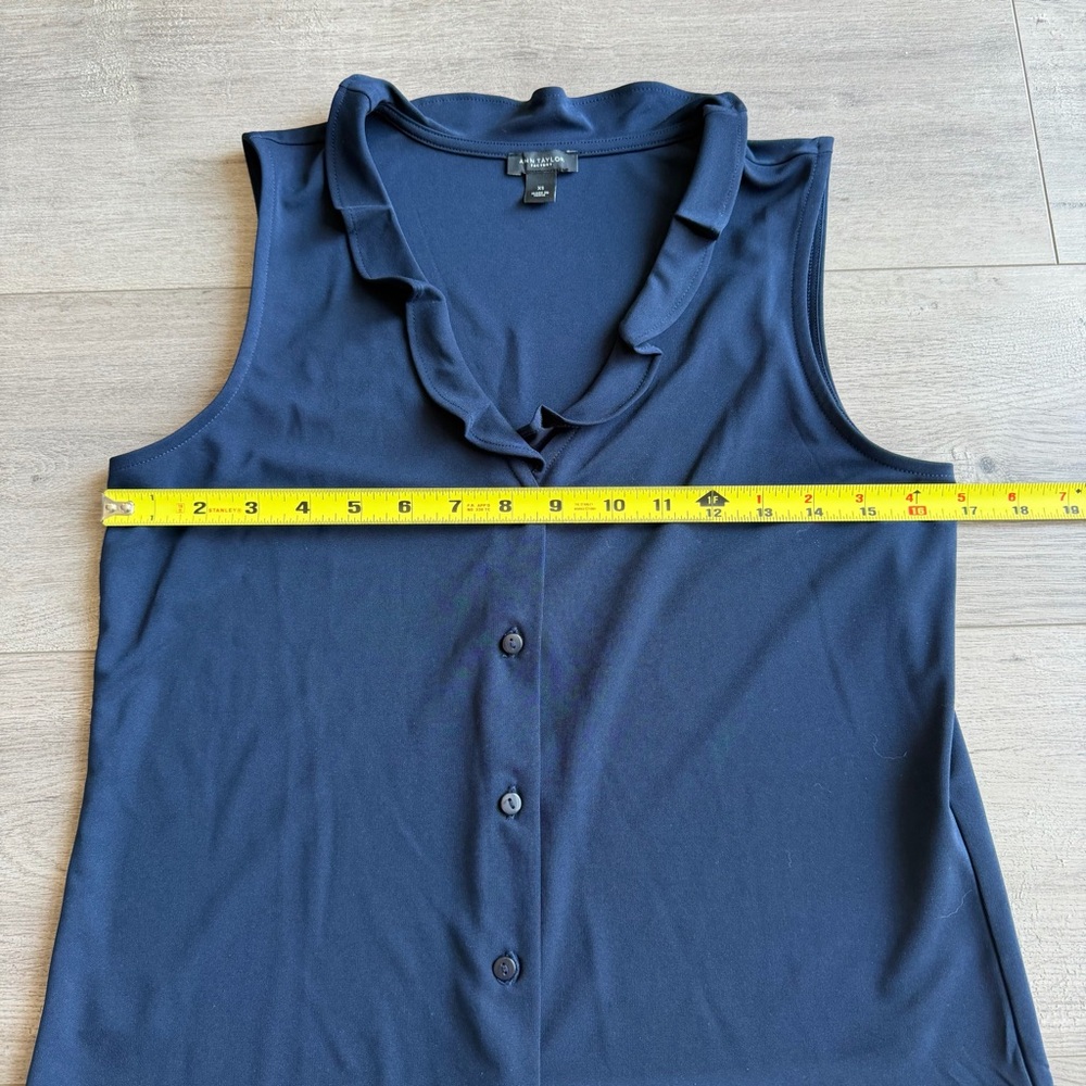 Ann Taylor Factory Navy Sleeveless Button-Up Blouse - size XS - Picture 3 of 4
